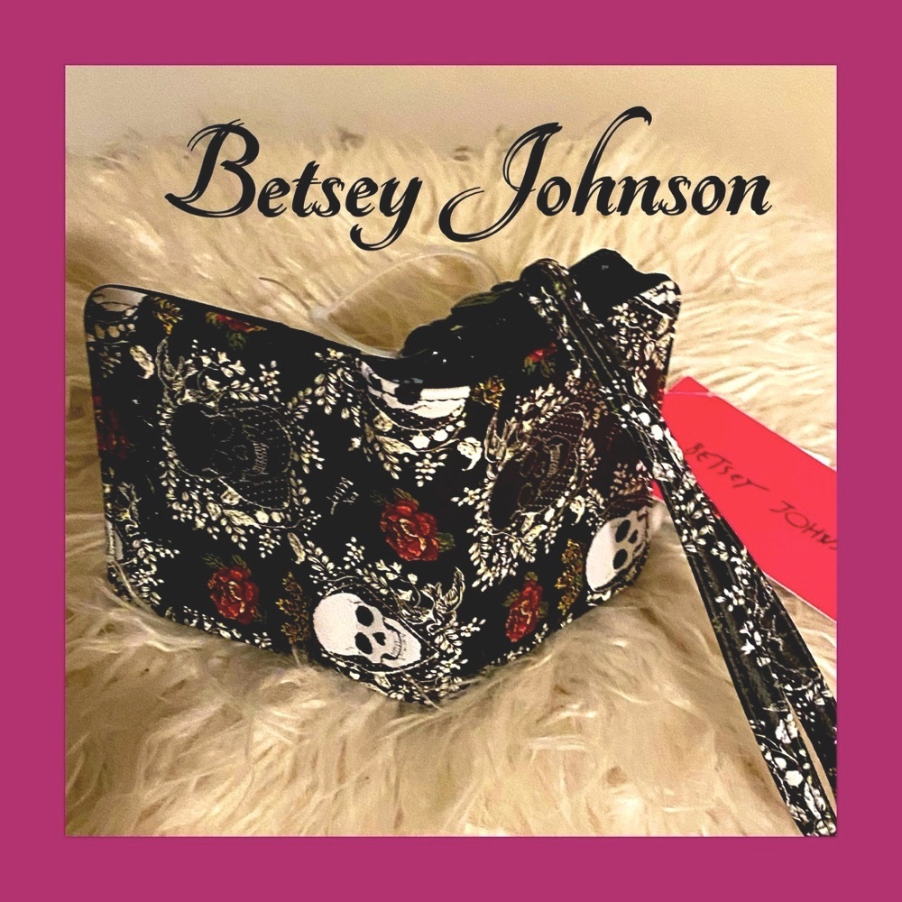 Betsy Johnson Zippered Wristlet Wallet, Black,  Skulls, Crowns & Flora, NEW